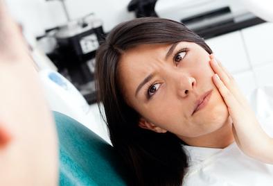 woman with a dental emergency in maple grove mn