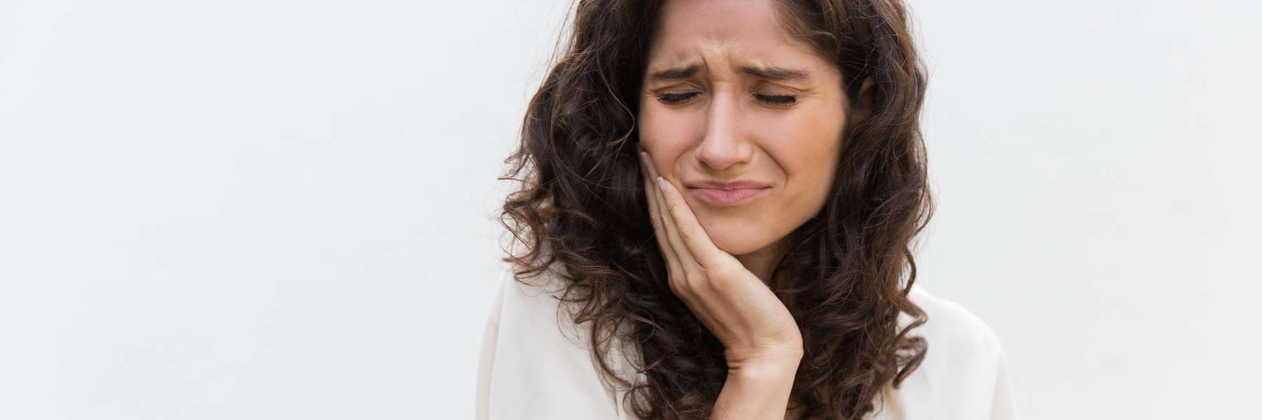 woman with dental emergency in maple grove 