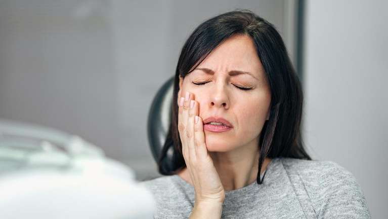 woman with a toothache in maple grove mn